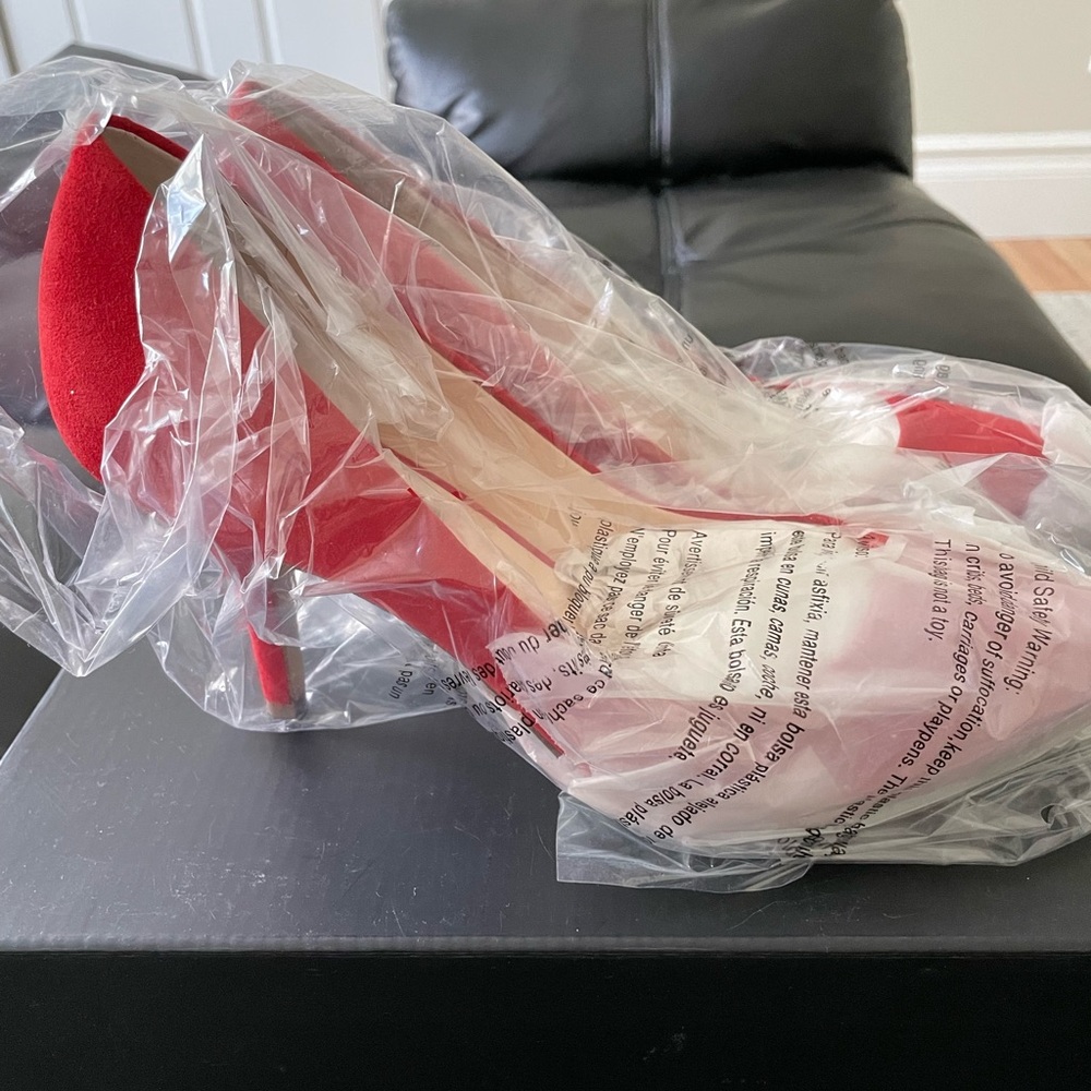 COPY - INC Red heels size 9 US